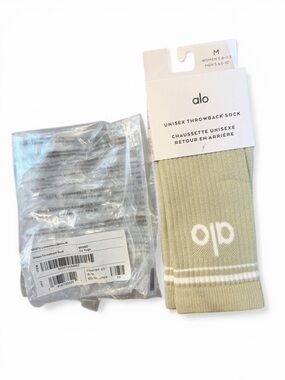 ALO Yoga Unisex Throwback Athletic Sock — Light Olive with White Stripe